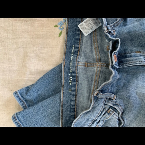 I’m selling these old navy pants - Picture 3 of 4